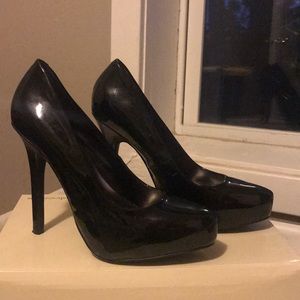 Patent leather black pumps-size 7